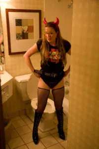 קטי החשפנית עכשיו בבת ים