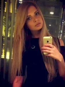 בחורה פצצת על להזמנות בלבד